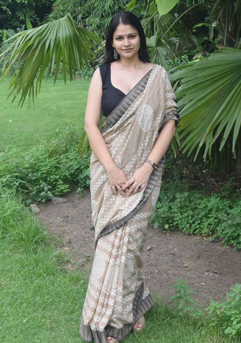 Beige Linen Saree Set with Printed for Diwali | Wedding & Festive Wear - Indya