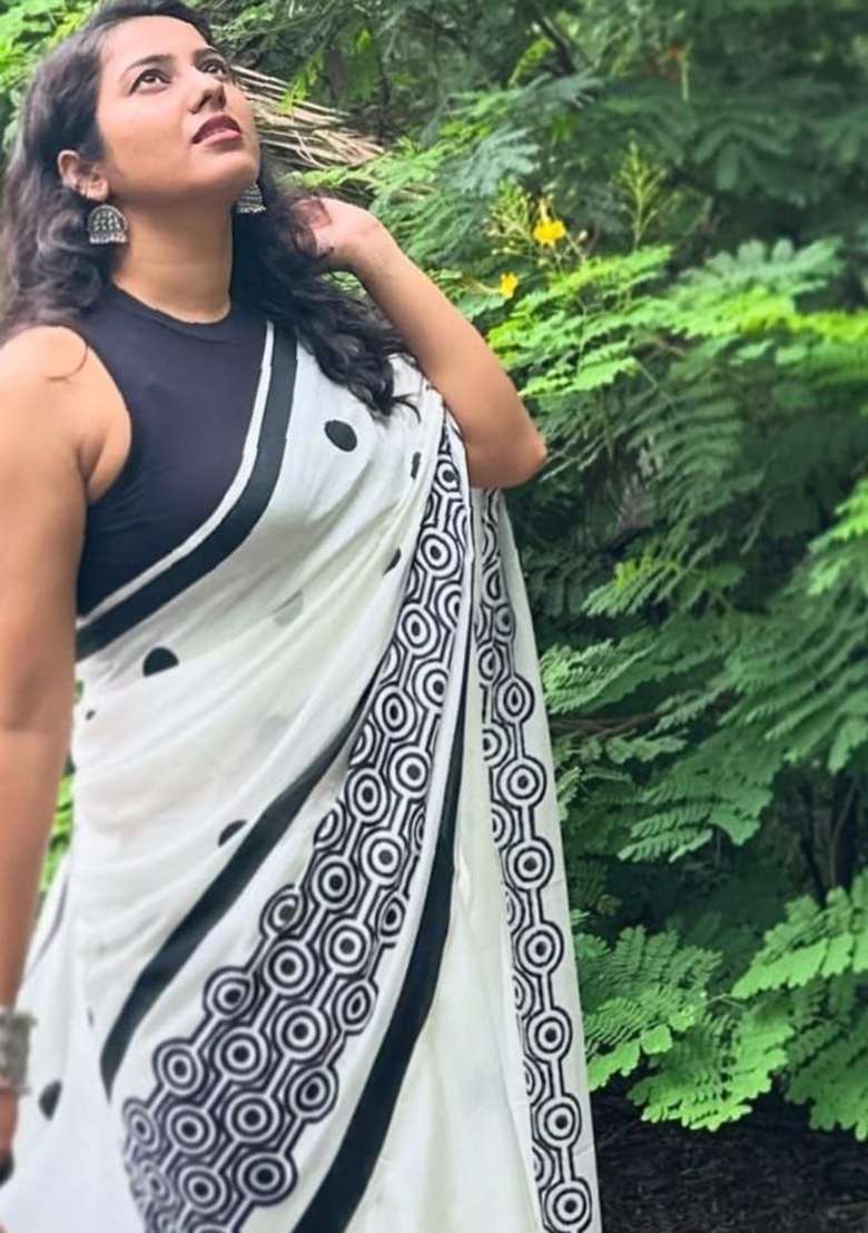 White Printed Linen Saree Set for Diwali and Festive Wear - Indya