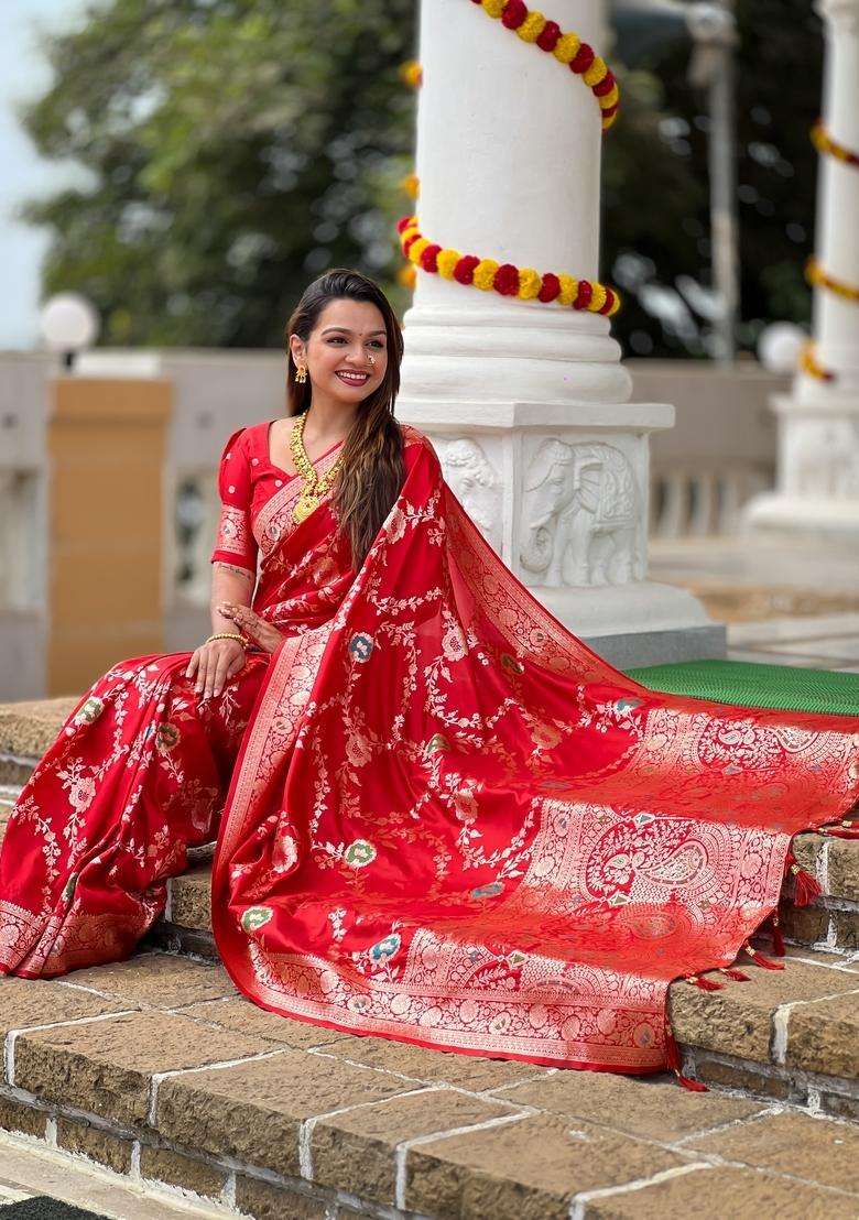 Red Silk Blend Saree Set with Zari Work for Diwali | Wedding & Festive Wear - Indya