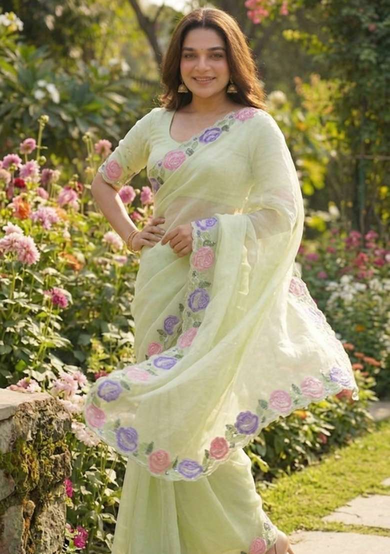 Pista Floral Print Georgette Saree Set - Indya