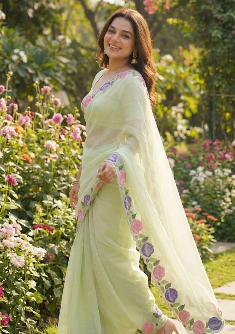 Pista Floral Print Georgette Saree Set - Indya