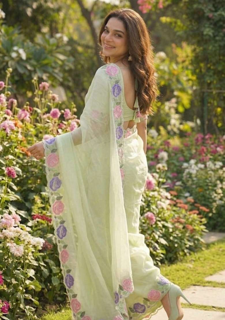 Pista Floral Print Georgette Saree Set - Indya