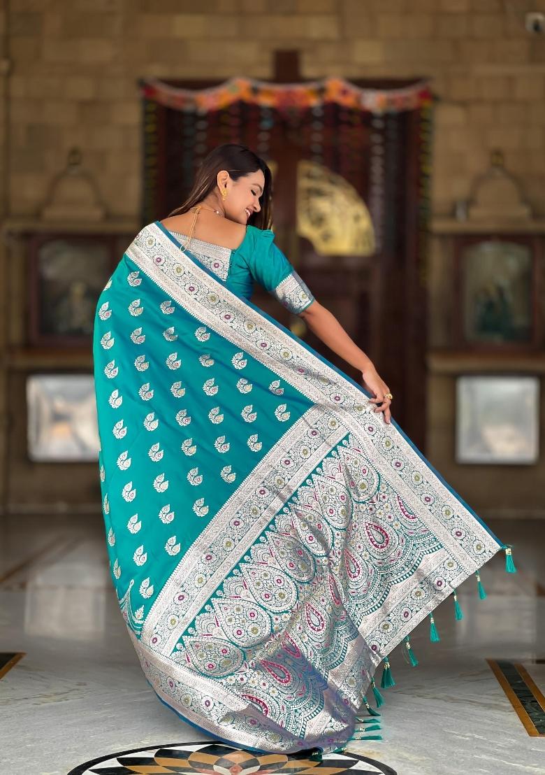 Rama Green Zari Woven Silk Saree Set - Indya