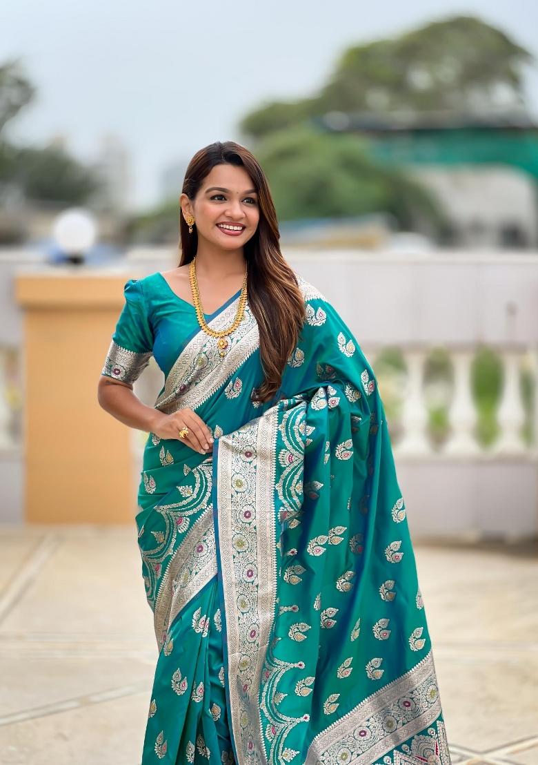 Rama Green Zari Woven Silk Saree Set - Indya