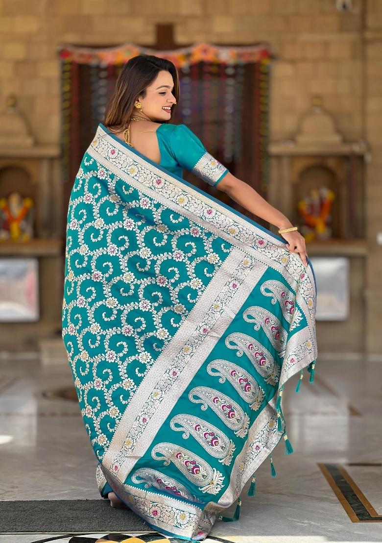 Rama Green Zari Woven Silk Saree Set - Indya