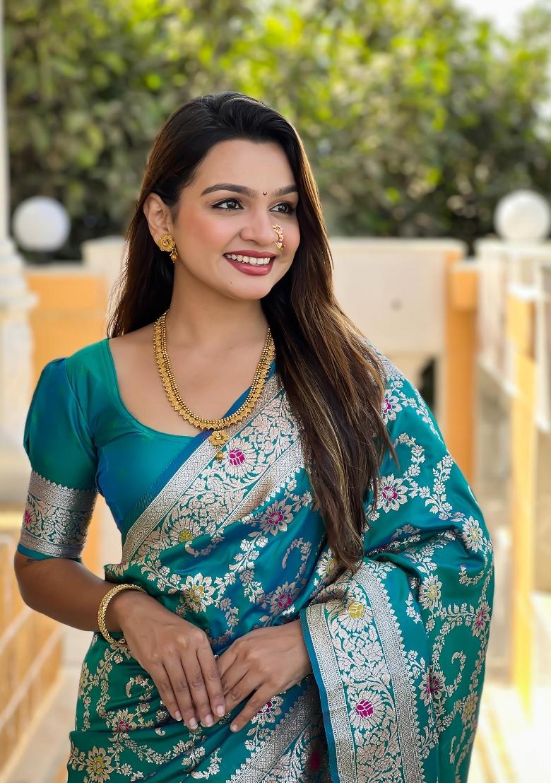 Rama Green Zari Woven Silk Saree Set - Indya
