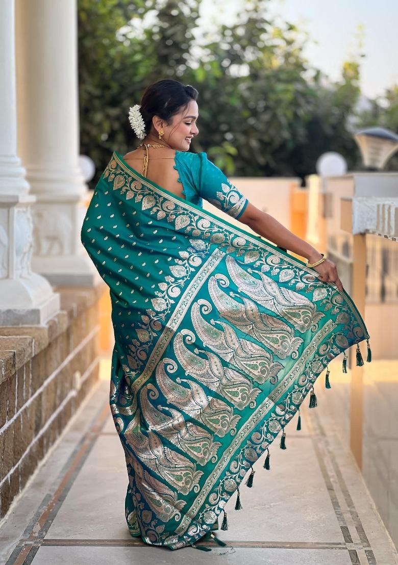 Rama Green Zari Woven Silk Saree Set - Indya