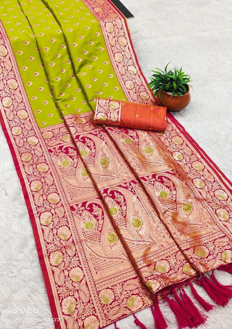 Parrot Green Zari Work Banarasi Saree Set - Indya