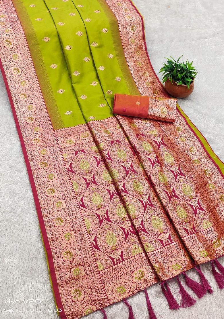 Parrot Green Zari Work Banarasi Saree Set - Indya