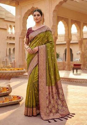 Mehendi Zari Work Banarasi Saree Set