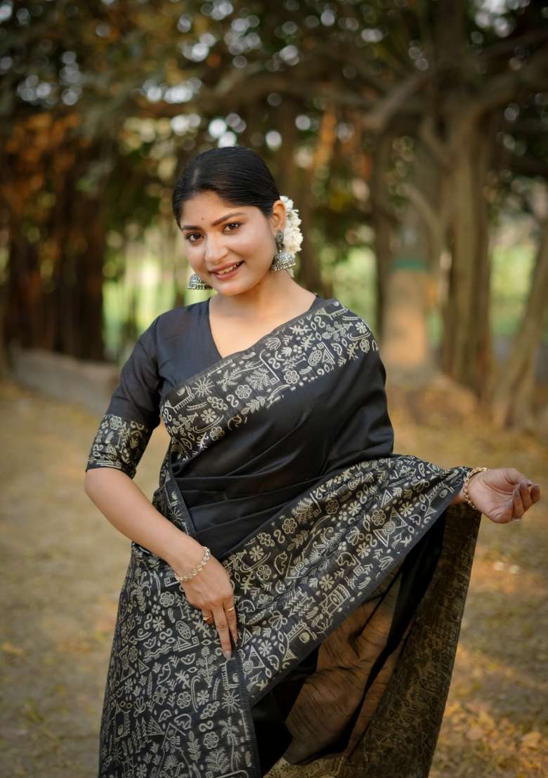 Black Solid Silk Blend Saree Set - Indya