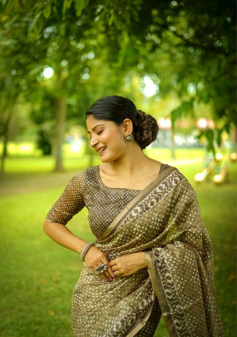 Olive Solid Silk Blend Saree Set - Indya