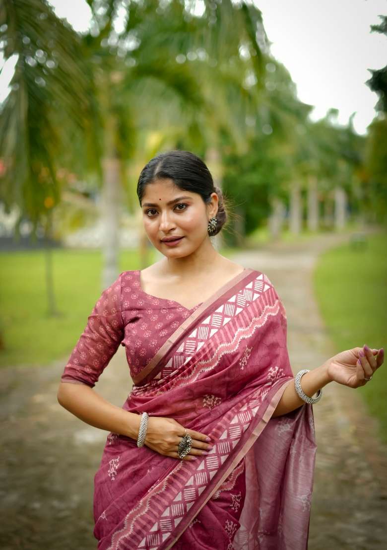 Pink Solid Silk Blend Saree Set - Indya
