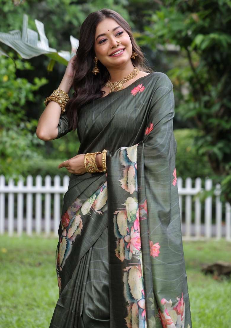 Green Solid Silk Blend Saree Set - Indya