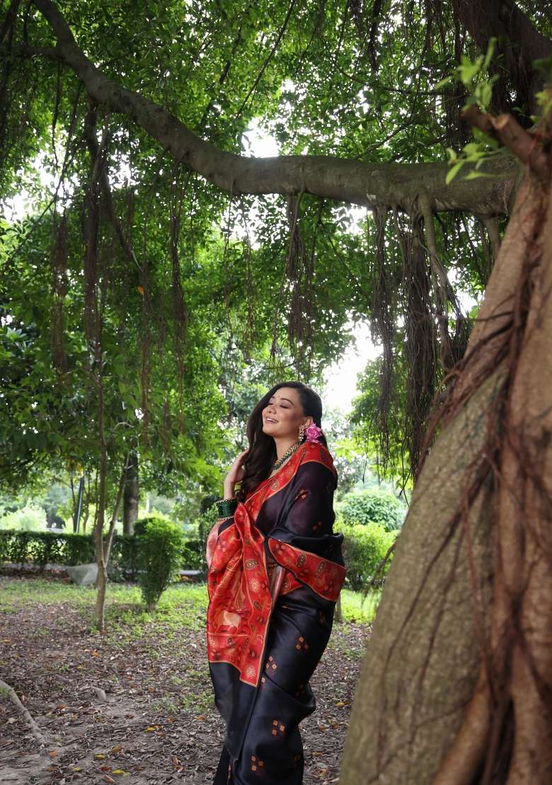 Black Solid Silk Blend Saree Set - Indya
