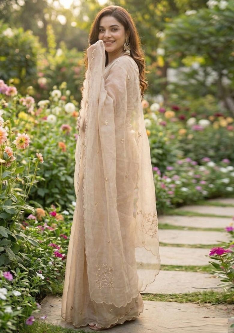 Off White Hand Work Silk Saree Set - Indya