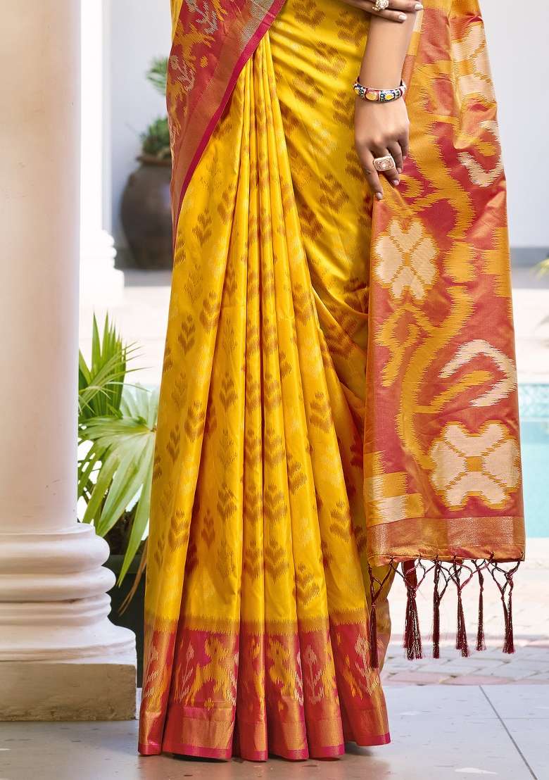 Yellow Woven Pochampalli Silk Blend Saree Set with Zari Work for Diwali | Wedding & Festive Wear - Indya