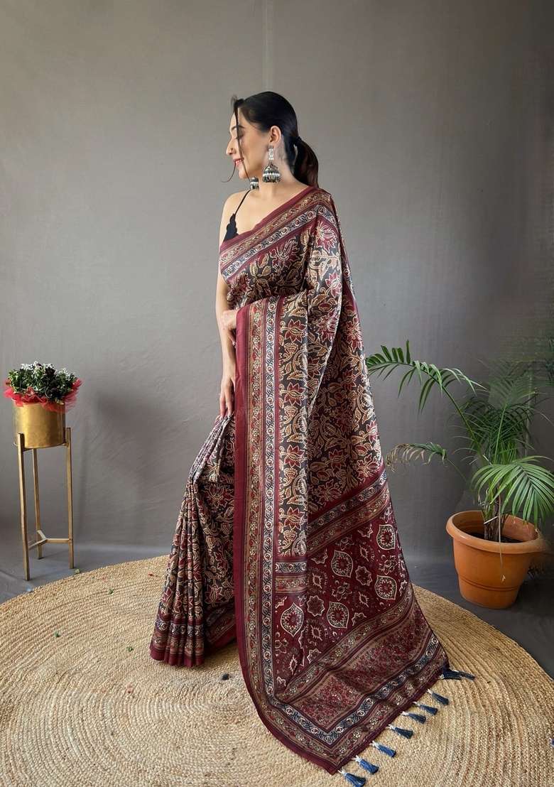 Black Silk Blend Saree Set with Zari Work for Diwali | Wedding & Festive Wear - Indya