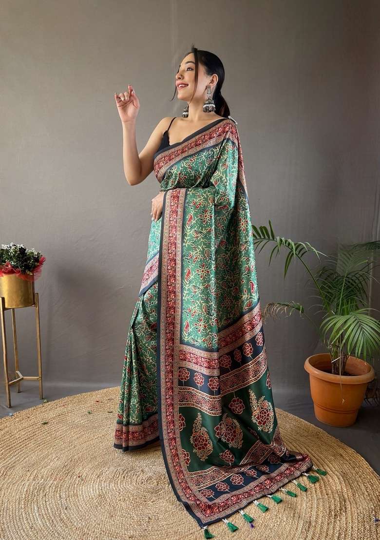 Green Silk Blend Saree Set with Zari Work for Diwali | Wedding & Festive Wear - Indya