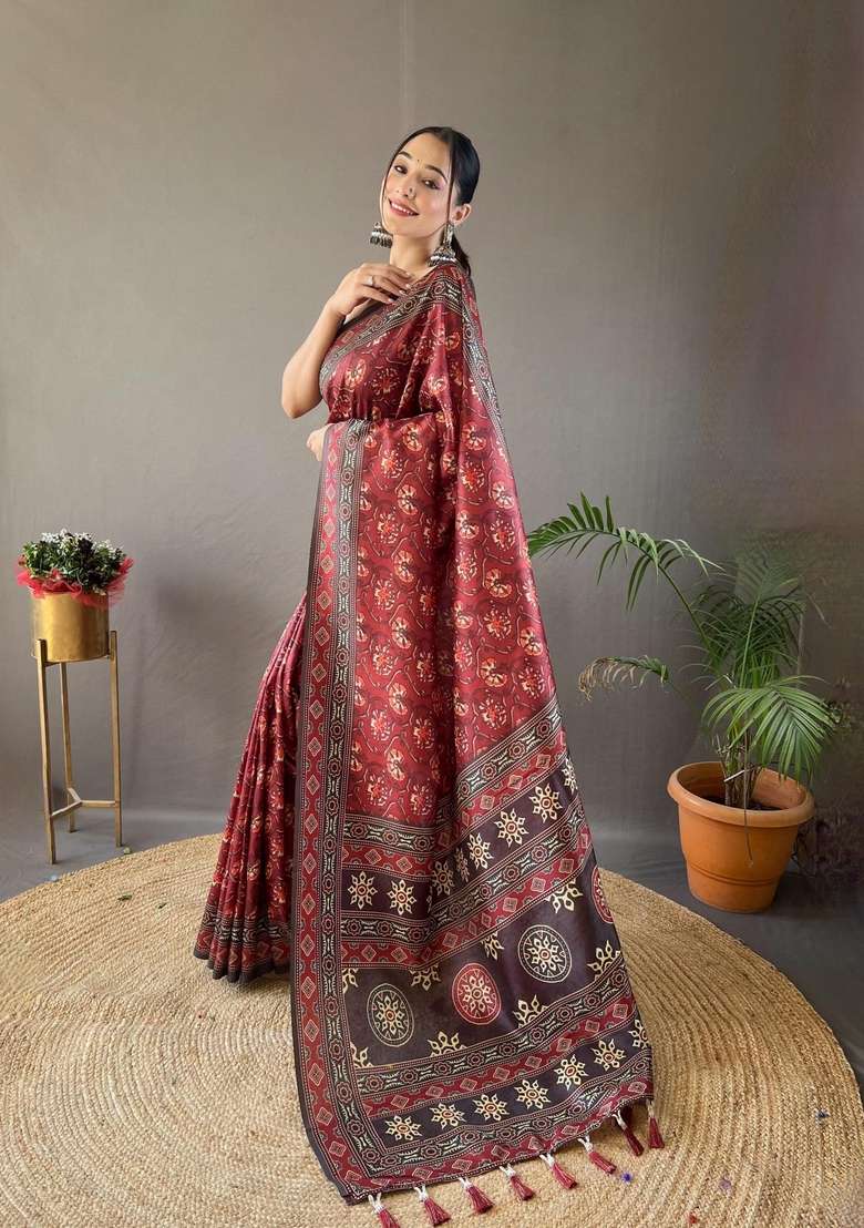 Red Silk Blend Saree Set with Zari Work for Diwali | Wedding & Festive Wear - Indya