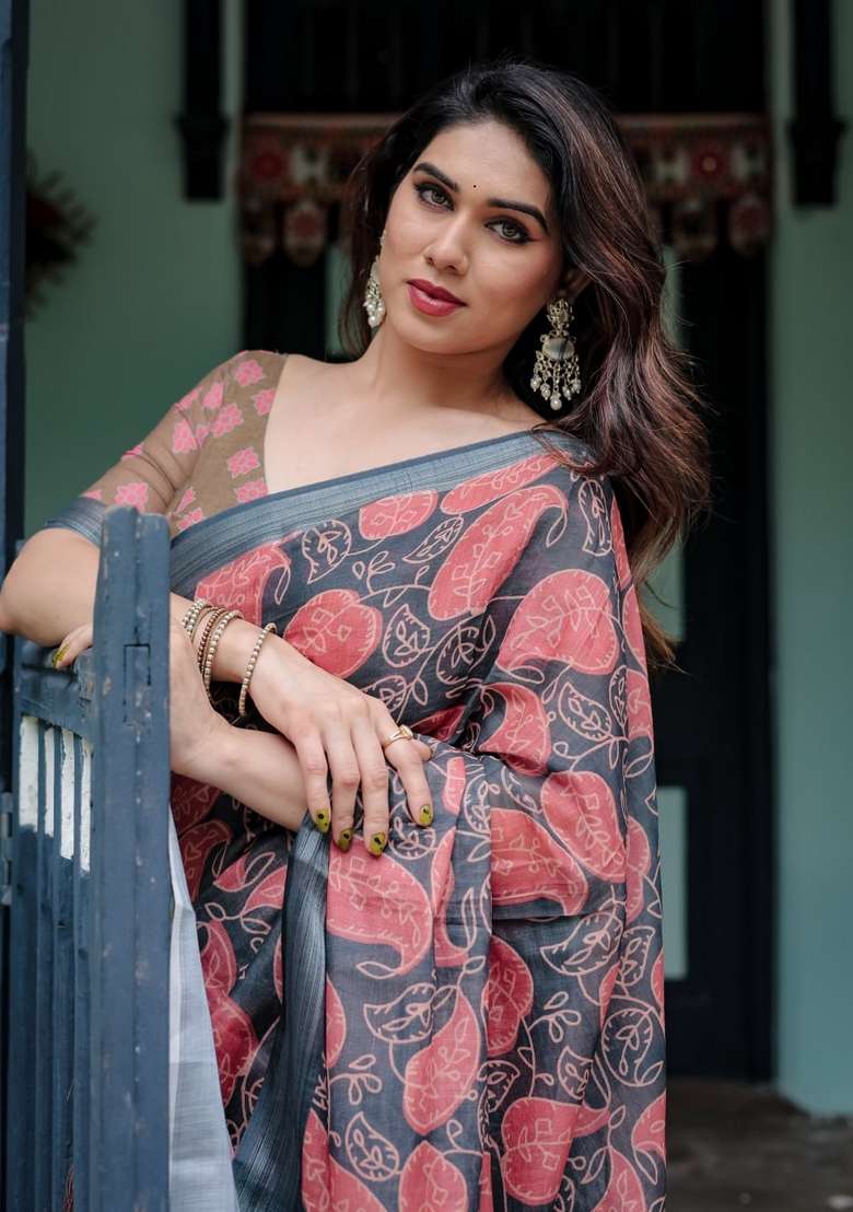 Black Silk Blend Saree Set with Zari Work for Diwali | Wedding & Festive Wear - Indya