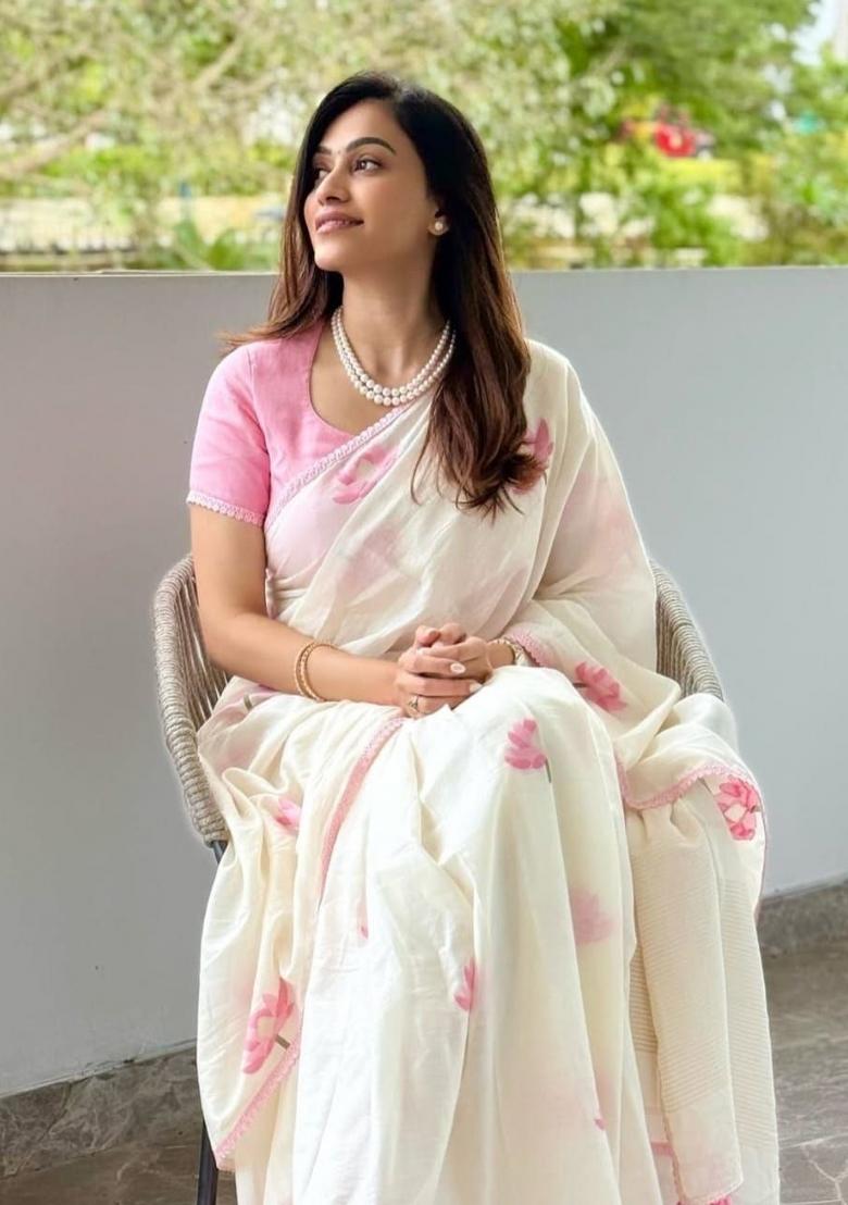 Off White Printed Linen Saree Set - Indya