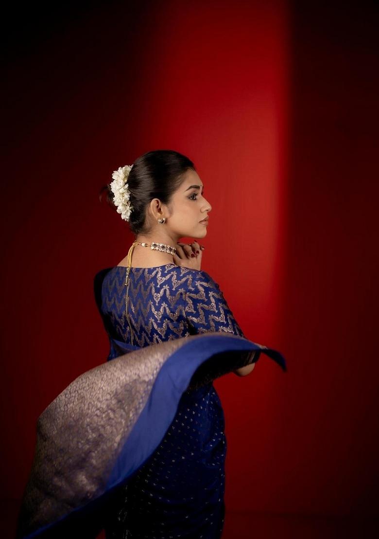 Blue Woven Silk Blend Saree Set - Indya