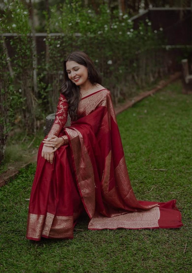 Red Jacquard Silk Blend Saree Set - Indya