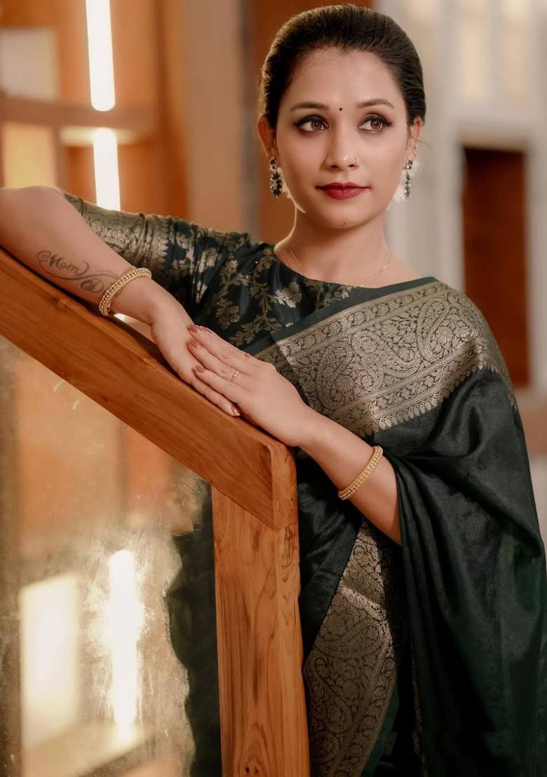 Black Jacquard Silk Blend Saree Set - Indya