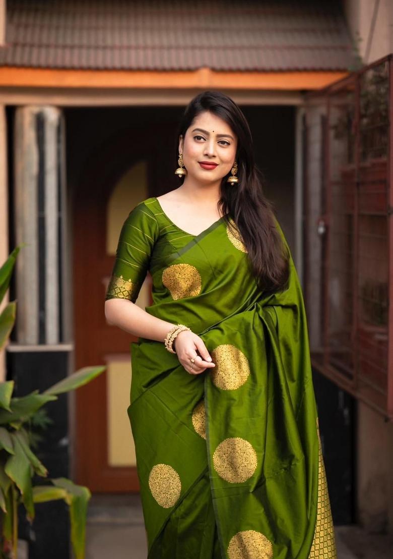 Light Green Jacquard Silk Blend Saree Set - Indya
