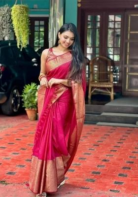 Gajari Jacquard Silk Blend Saree Set