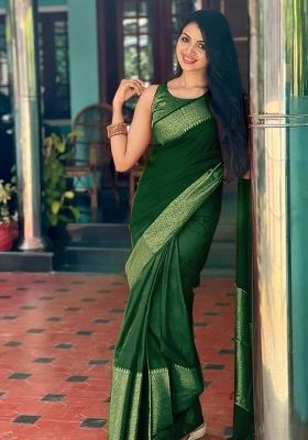 Green Jacquard Silk Blend Saree Set