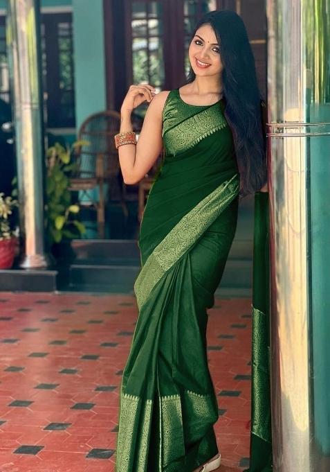 Green Jacquard Silk Blend Saree Set