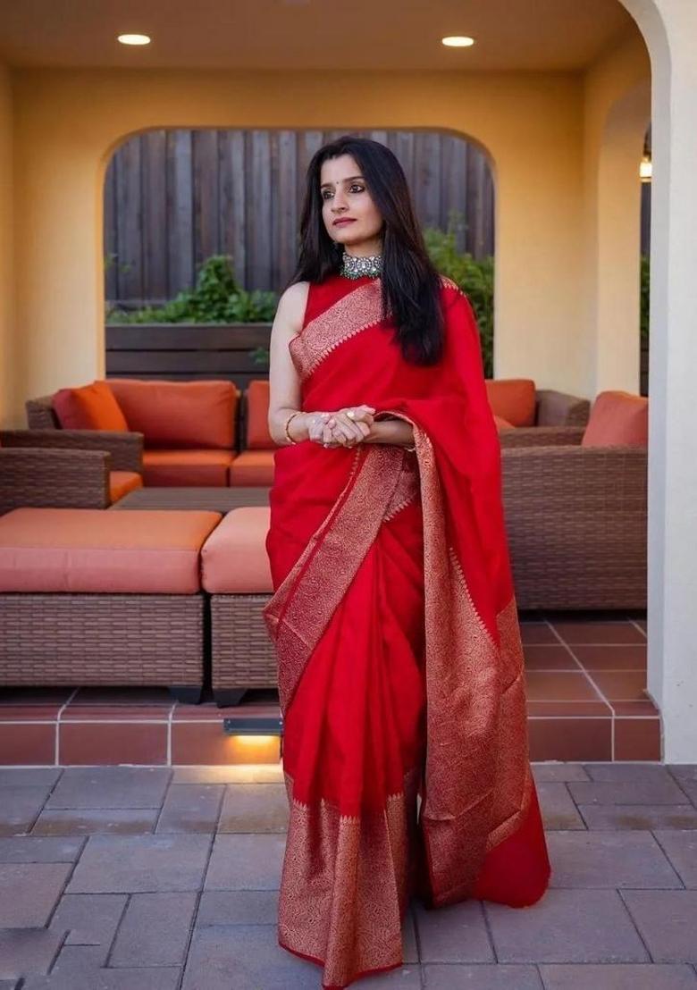 Red Jacquard Silk Blend Saree Set - Indya
