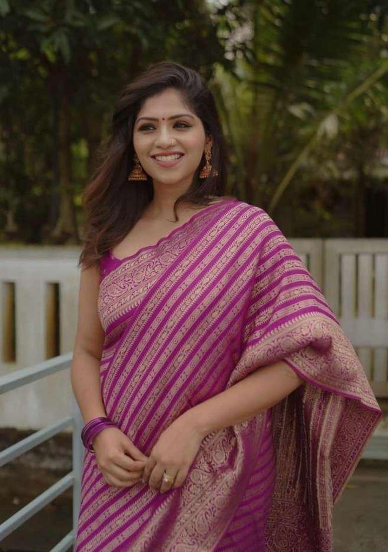Pink Jacquard Silk Blend Saree Set - Indya