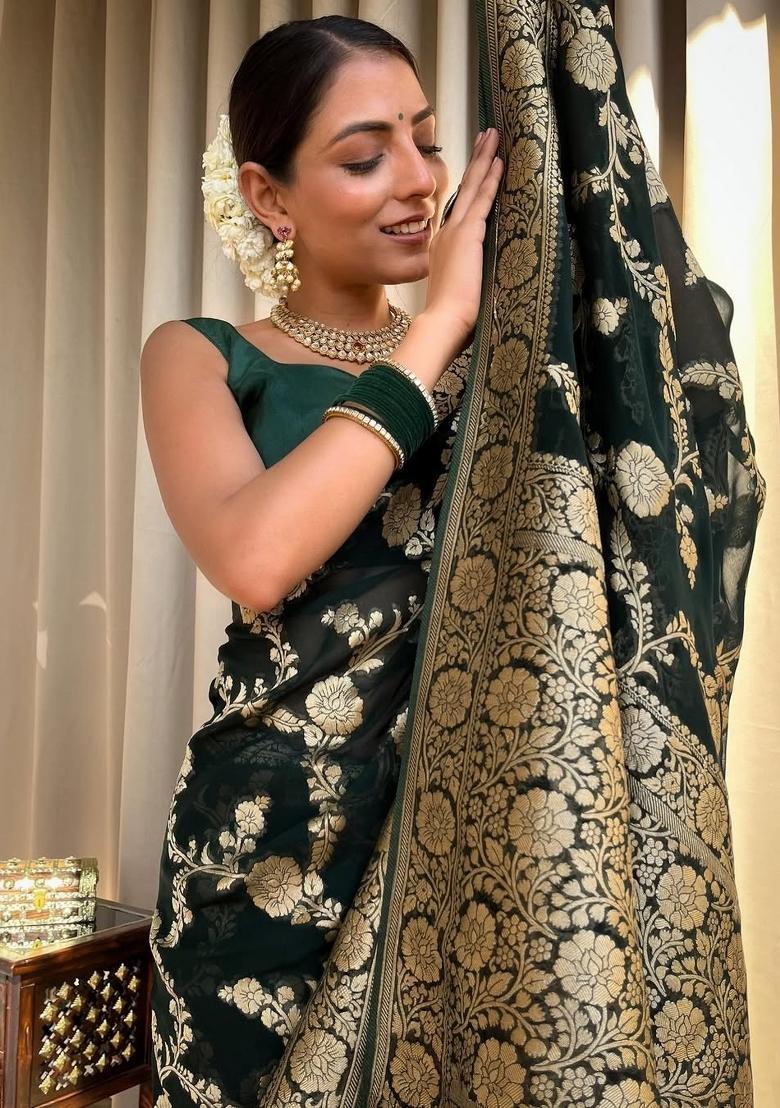 Green Jacquard Silk Blend Saree Set - Indya
