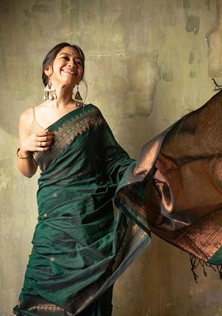 Green Jacquard Silk Blend Saree Set - Indya