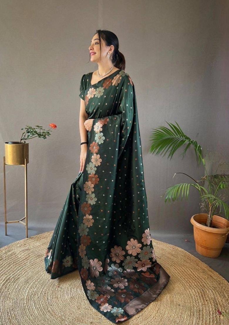 Green Jacquard Silk Blend Saree Set - Indya