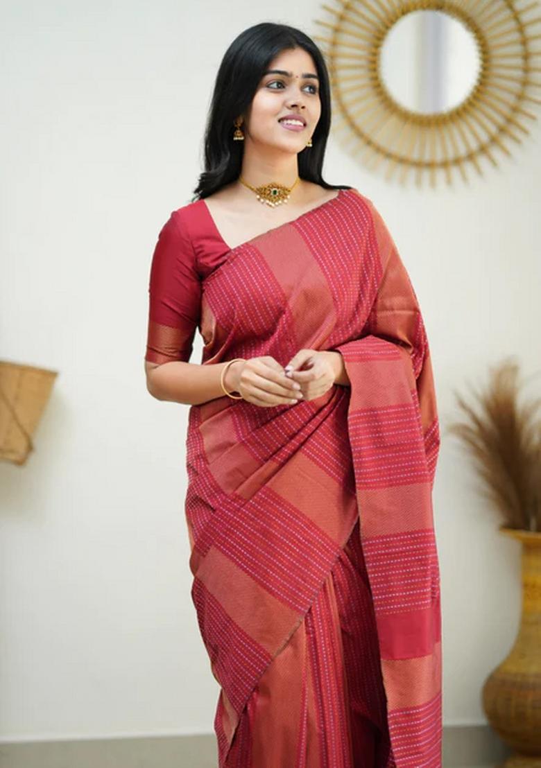 Red Jacquard Silk Blend Saree Set - Indya