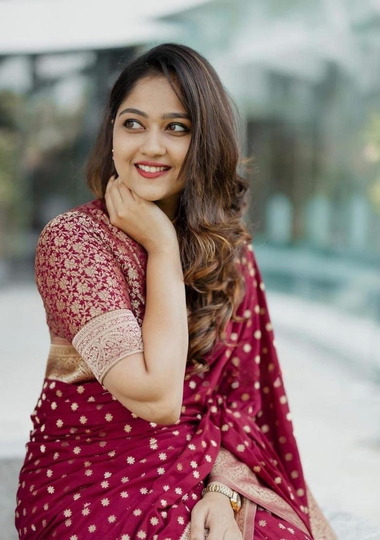 Maroon Jacquard Silk Blend Saree Set - Indya