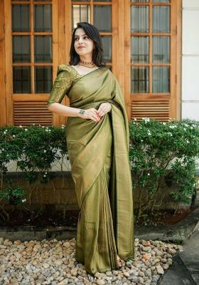 Green Jacquard Silk Blend Saree Set