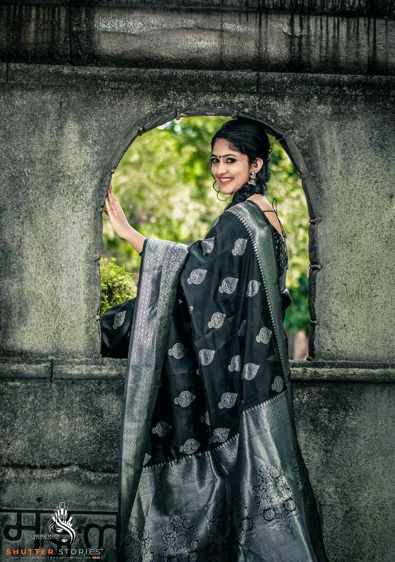 Black Jacquard Silk Blend Saree Set - Indya