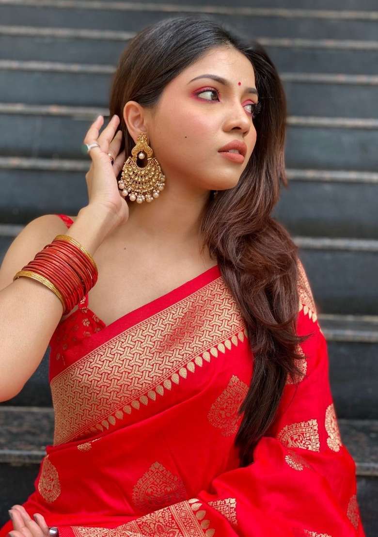 Red Jacquard Silk Blend Saree Set - Indya