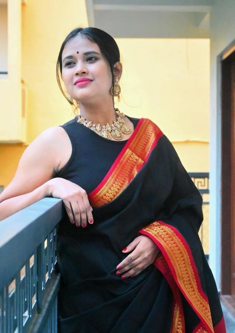 Black Jacquard Silk Blend Saree Set - Indya