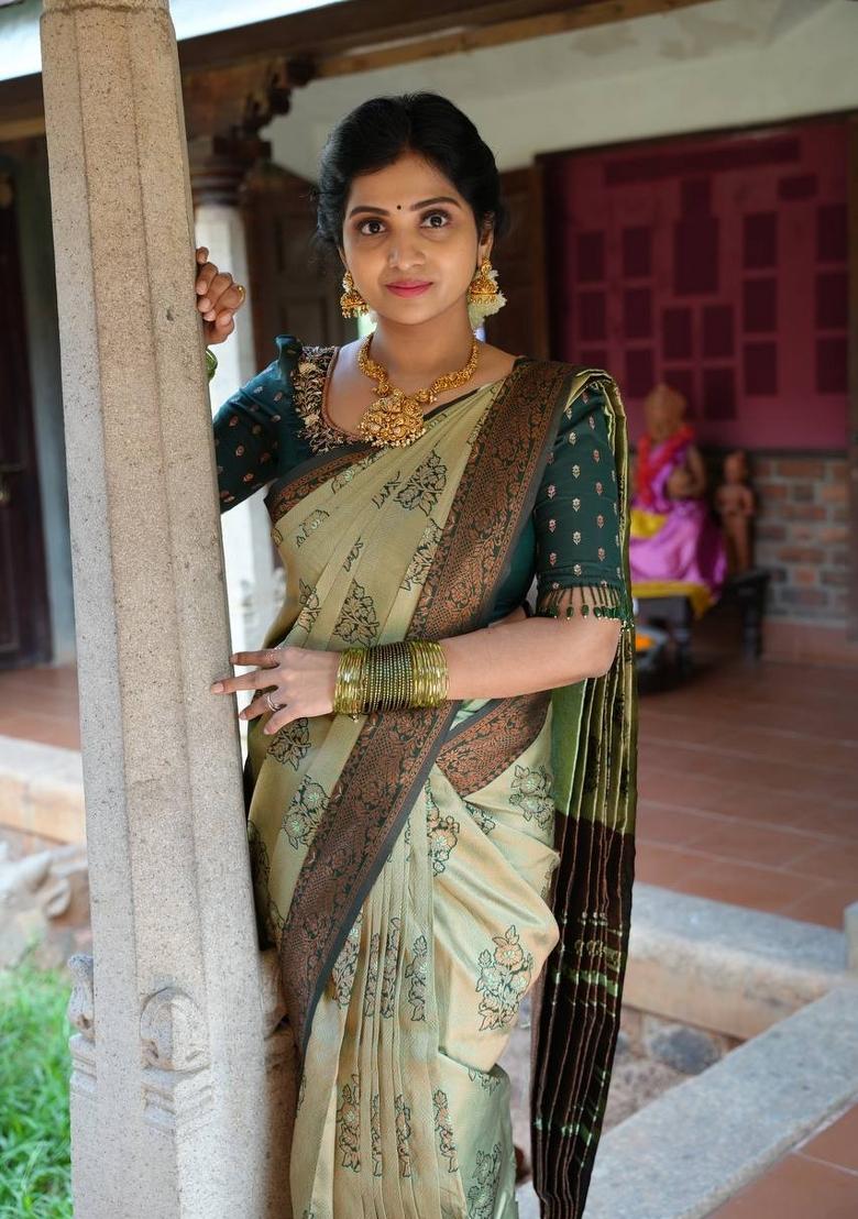 Pista Jacquard Silk Blend Saree Set - Indya