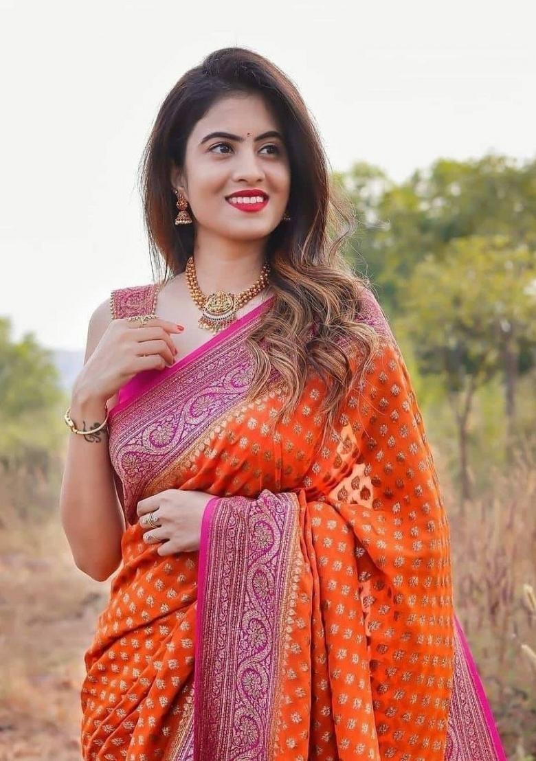 Pista Jacquard Silk Blend Saree Set - Indya