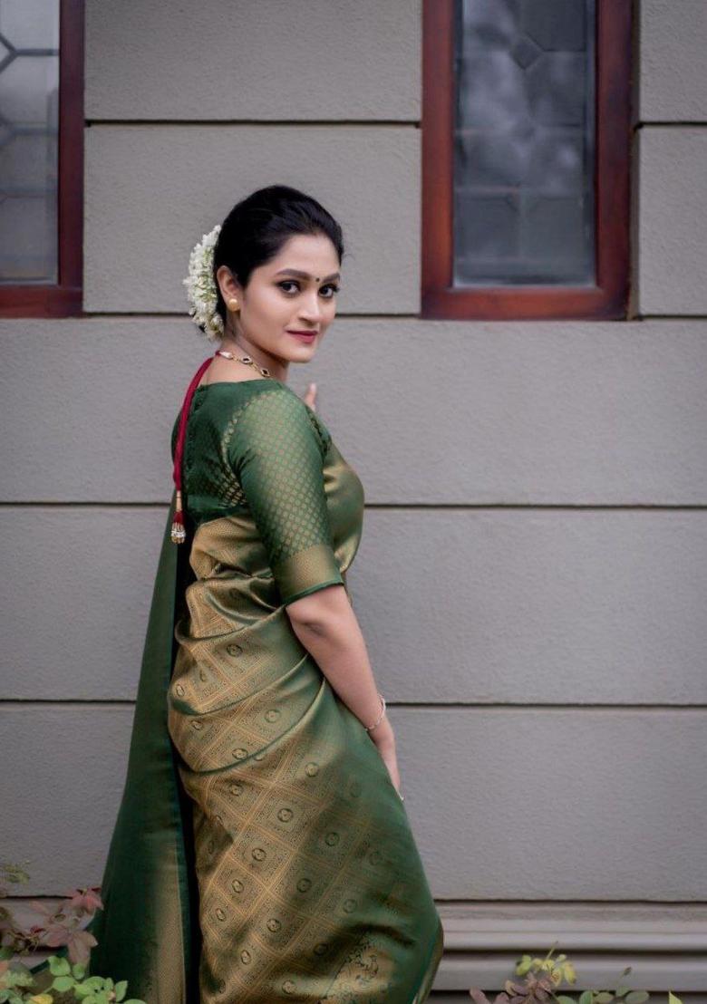 Green Jacquard Silk Blend Saree Set - Indya