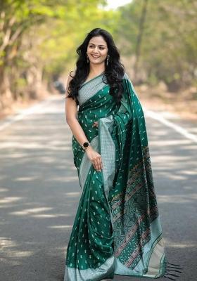 Green Zari Weaving Silk Saree Set