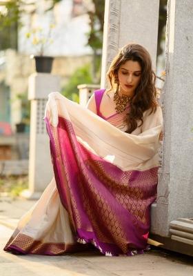 Cream Zari Weaving Silk Saree Set