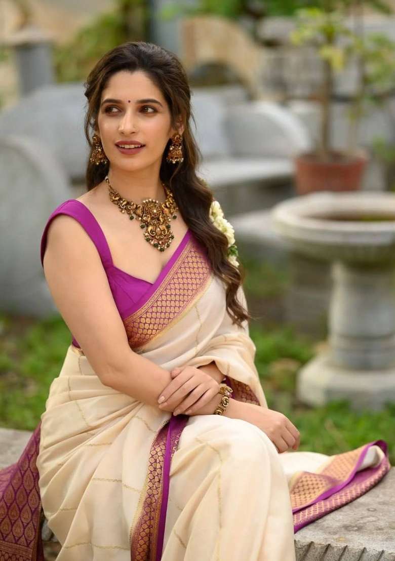 Cream Zari Weaving Silk Saree Set for Diwali | Wedding & Festive Wear - Indya
